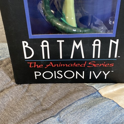 Diamond Gallery Batman The Animated Series Posion Ivy Statue PVC Femme Fatales - Bild 3 von 24