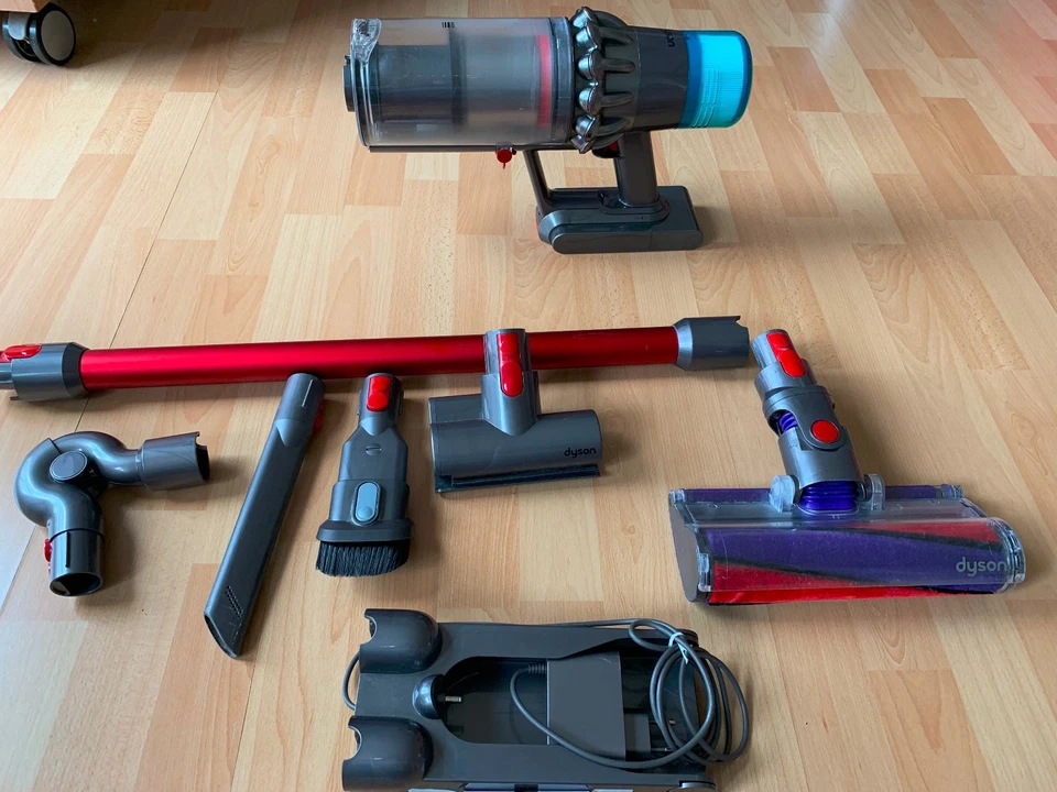 DYSON V11 Absolute Kabellos Akku Staubsauger ,gründlich gereinigt ,Akku neu