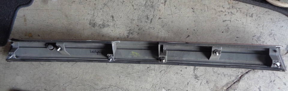 2011-2013 Honda Odyssey Touring Liftgate Center Taillight Trim Molding Foto 3 de 4