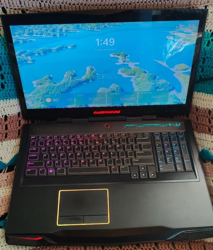 Alienware M17x R3 Gaming Laptop, Windows 11, AMD, i7, 8GB RAM, 700GB HDD (LESEN)