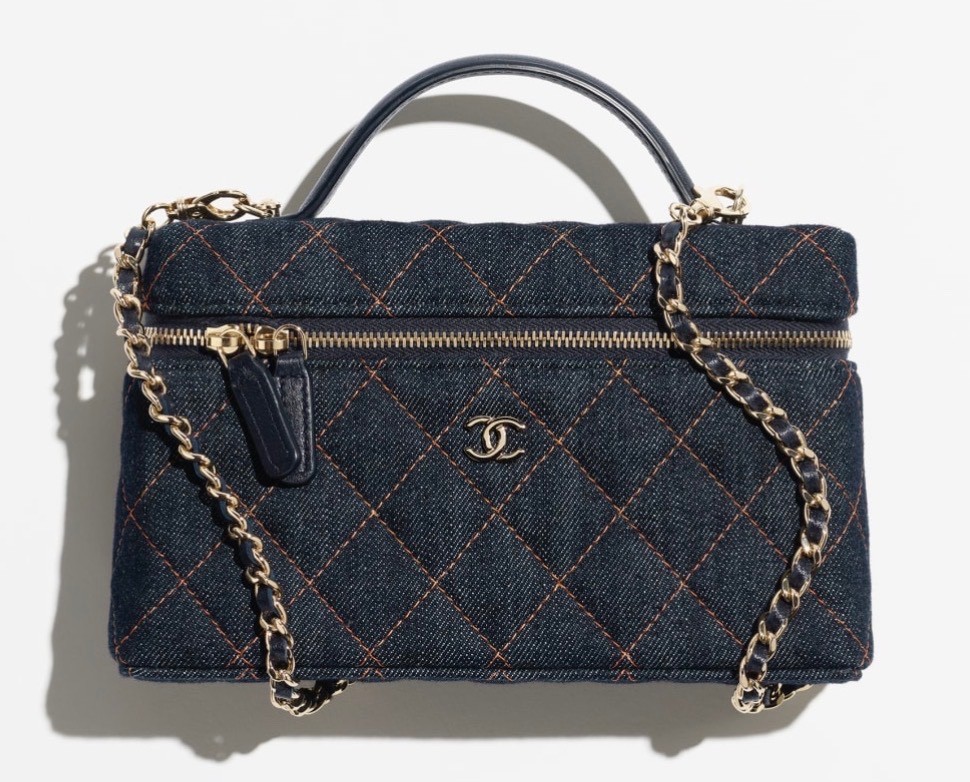 CHANEL ケース　26年限定　 デニム　4月1日特別価格「本日のみ」 シャネル2026年春コスメ“限定ポーチ付き”「デニムカラー」ハイライター