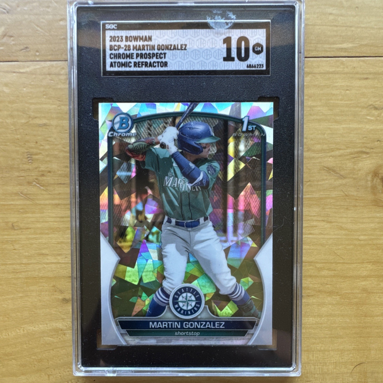 Topps 2023 Bowman Chrome Martin Gonzalez BCP-28 Atomic Refractor SGC 10 Mariners