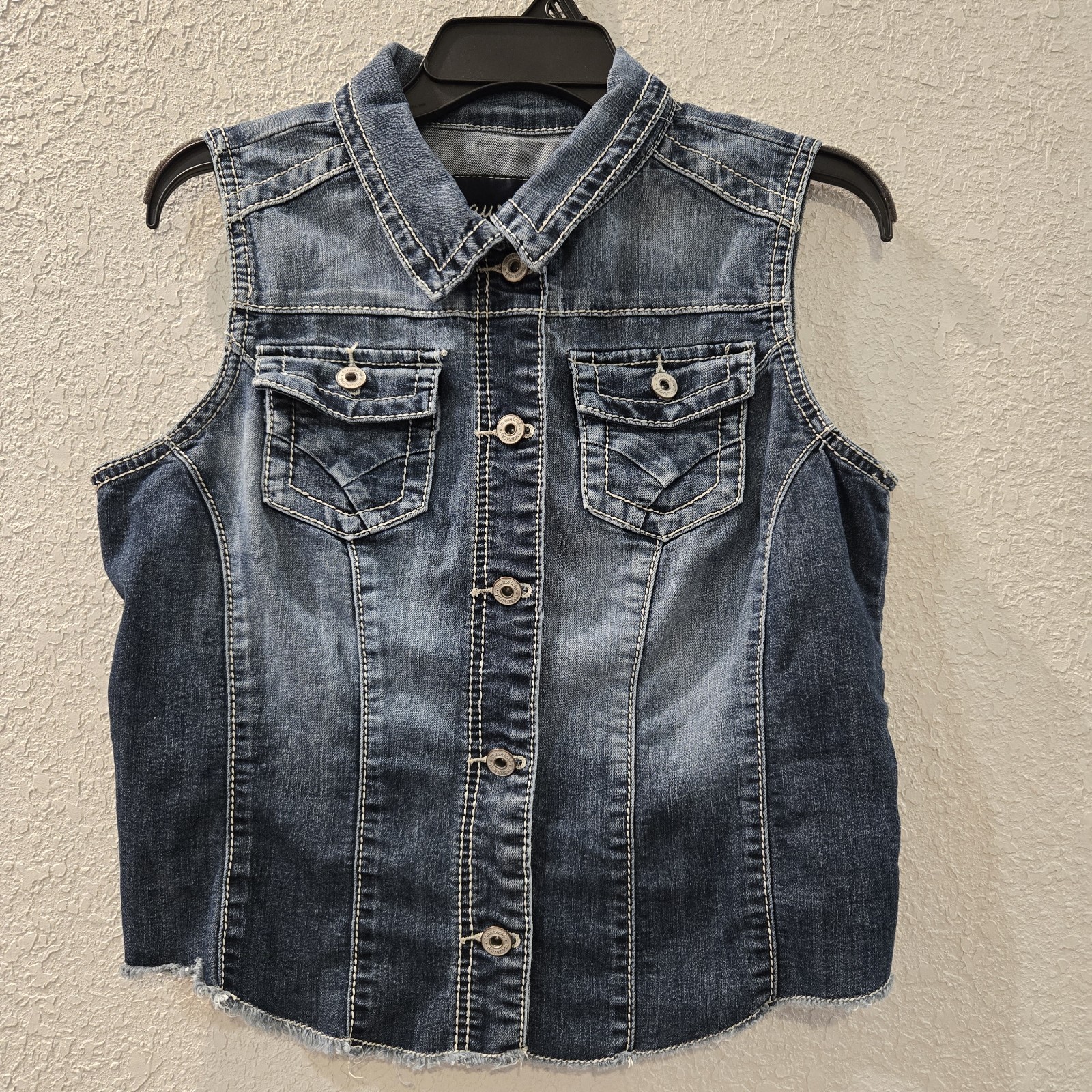 Maurices Denim Vest Frayed hem– Women’s Size Medium