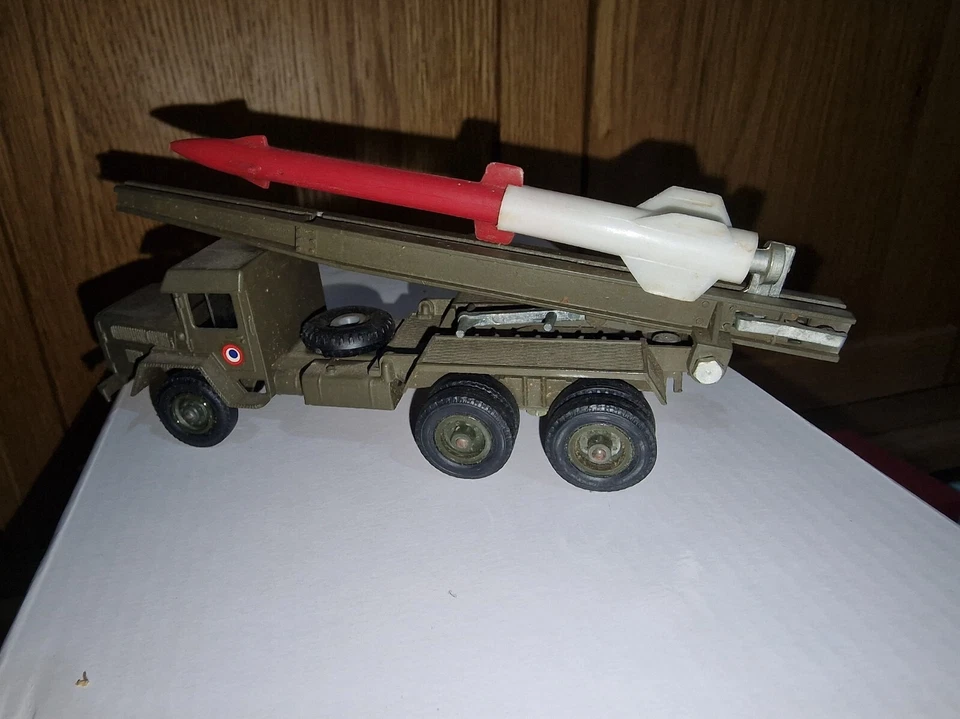 solido 201 CAMION "UNIC" LANCE FUSEE Military Truck with Rocket Launcher 1/55 - Image 3 of 4