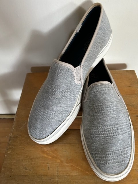 WOMENS KEDS DOUBLE DECKER SLIP ON SNEAKERS, GREY KNIT W/STITCH DETAIL, SIZE  10