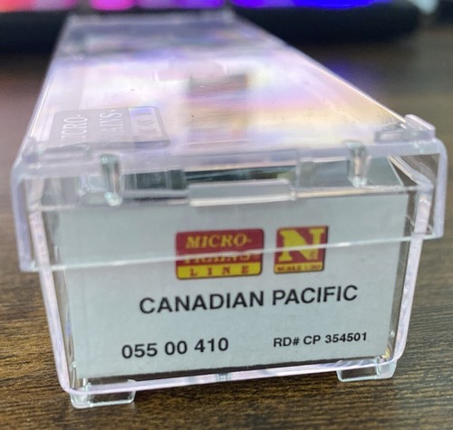 Micro-Trains N - Canadian Pacific 33' 2 Bay Rib Side Hopper #354501 - 05500410 - Picture 2 of 2