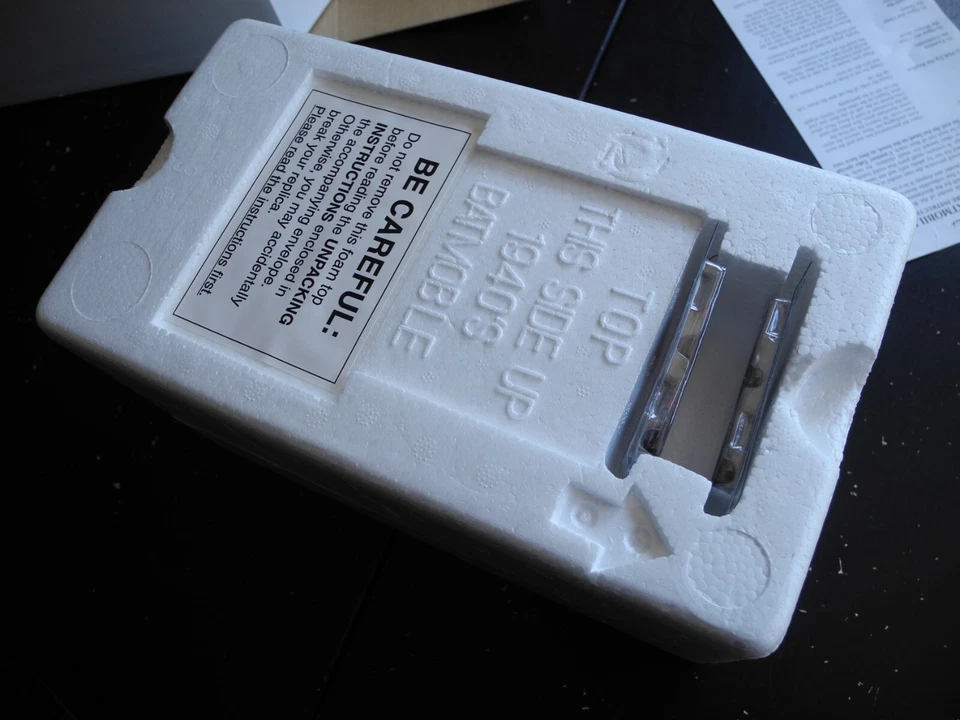 ULTRA RARE Danbury Mint BATMAN 1940s Comic Book Batmobile, 1:24 PAPERS! - Image 3 of 4