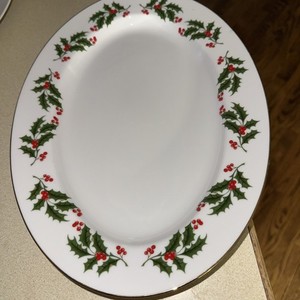 CHINA PEARL FINE CHINA HOLLY AND BERRY OVAL PLATTER  14 1/2" LONG VG USED