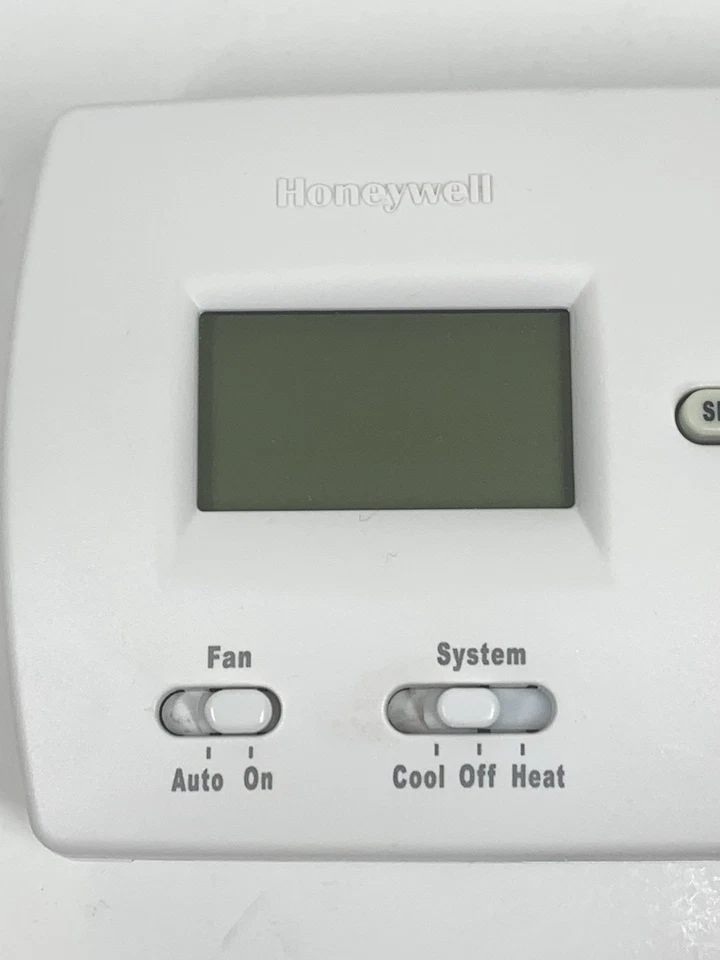 Honeywell Pro 4000 5 2 Day Programmable Thermostat TH4110D1007 Electric Or Gas - Image 3 of 4