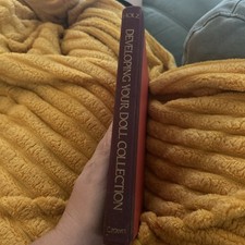 1982 First Edition Developing Your Doll Collection Hardcover Book