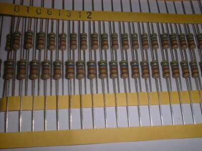 25x 560 Ohm / 0,5 Watt Carbon Film Resistor Ø3x9mm