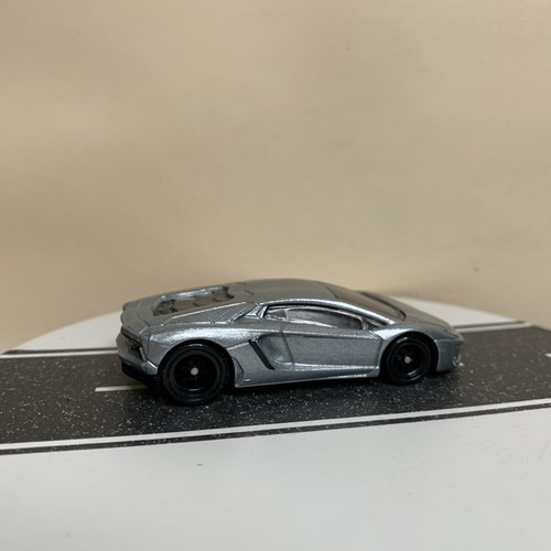 2020 Hot Wheels Dark Knight Rises Lamborghini Aventador Coupe silber mit schwarz NM