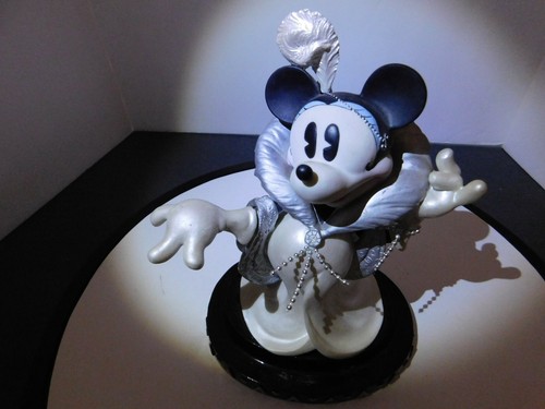 Minnie Mouse 8" Figurine "Steppin' Out with My Baby" - Disney Enesco #266795 - Picture 2 of 11