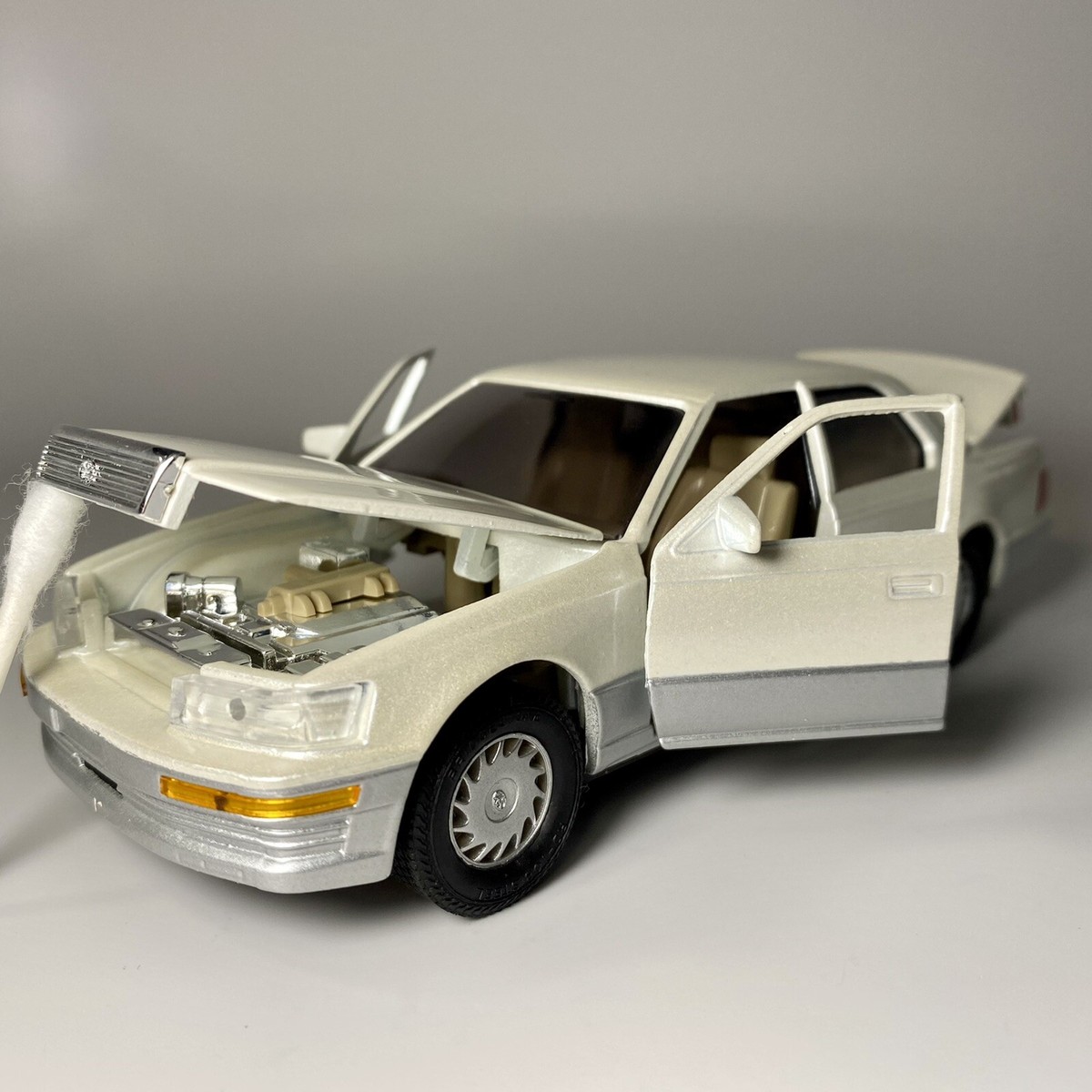 Toyota Celsior 4000 Yonezawa Diapet SV-17 1/30 Diecast Car Off