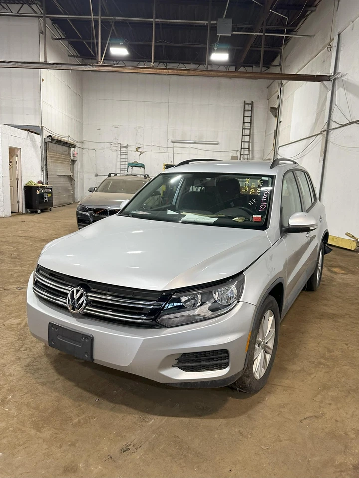 Used Air Cleaner Assembly fits: 2017 Volkswagen Tiguan 2.0L gasoline engine ID C Foto 4 de 4