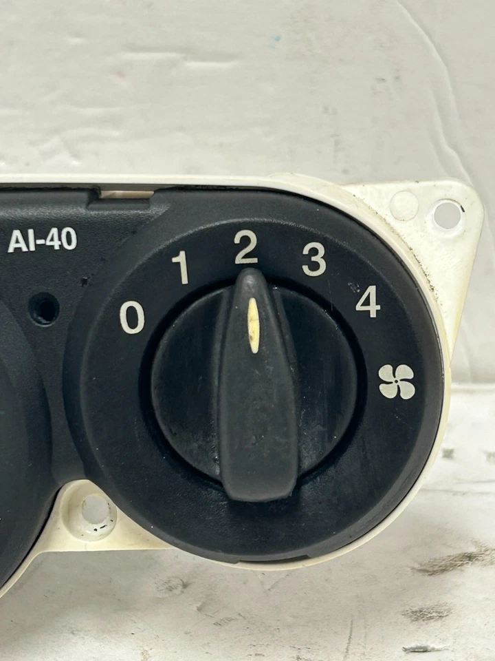 2000-2007 Ford Focus AC Climate Temperature Control Unit 98AB-18C419-AE (A45) - Image 2 of 4