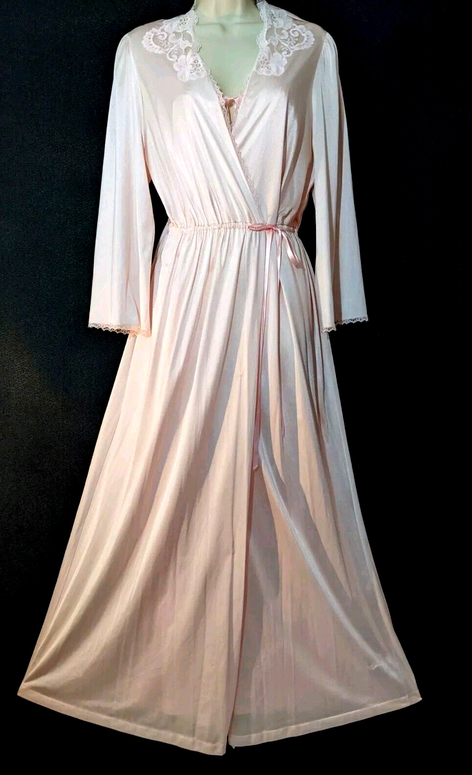 Vintage Pink Lace V-Neckline Lingerie Full Sweep … - image 2