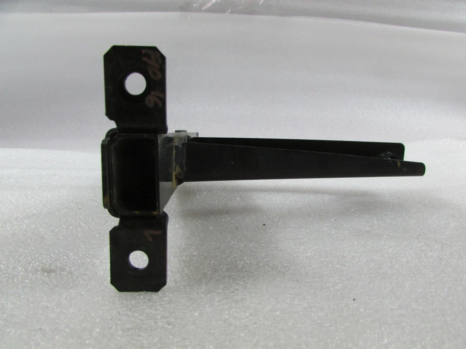 Soporte guardabarros inferior izquierdo Ferrari 599 GTB, LH, usado, P/N 67103611 Foto 4 de 4