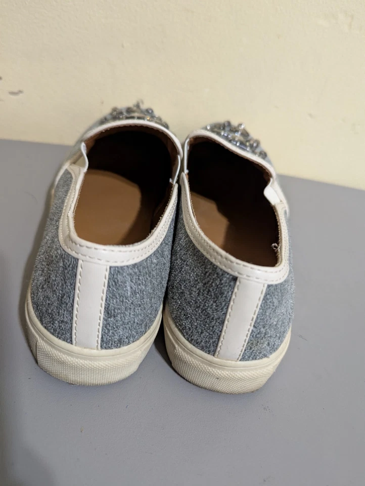 Mocasines sin cordones Mossimo para mujer talla 8 con pedrería, grises. Foto 4 de 4
