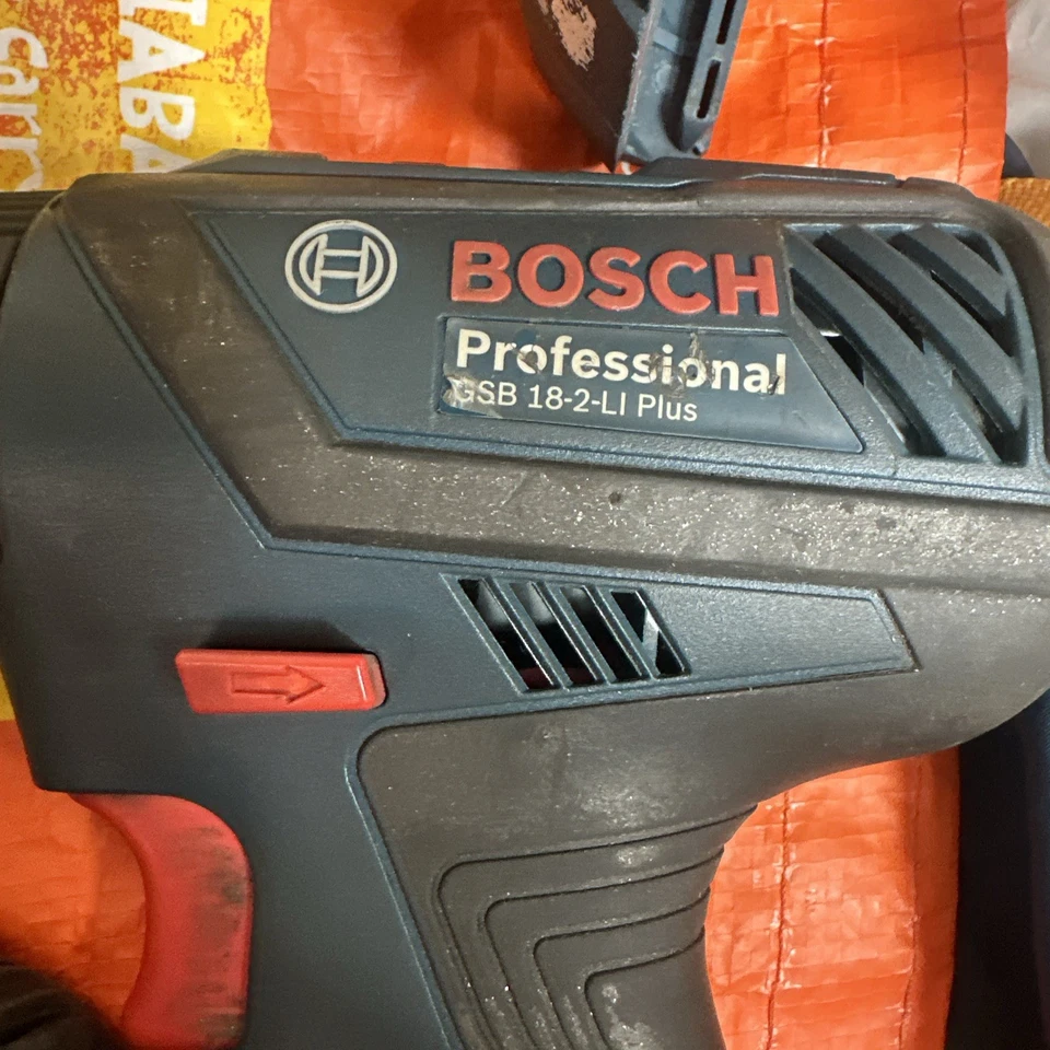 Bosch 3 Drills And Batery + Charger - Image 4 of 4