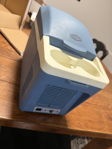 RoadPro RPAT-788 12V Portable Electric Cooler Warmer Car Truck SUV RV Plug-In