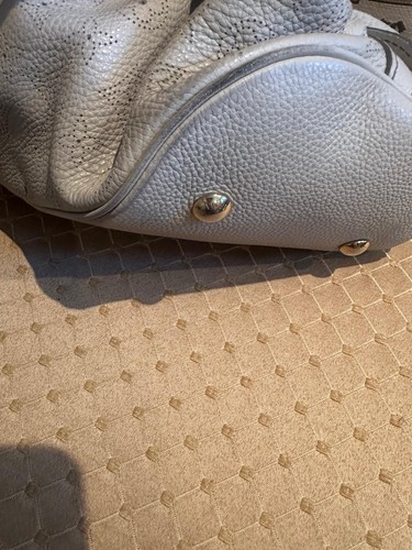Autentica borsa Louis Vuitton Monogram Mahina Shoudler in pelle bianca avorio - Foto 8 di 15