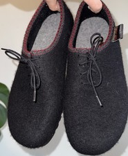 Wild 'n Wooly by Stegmann New Womens Clogs Size 11 Hand made Black Red