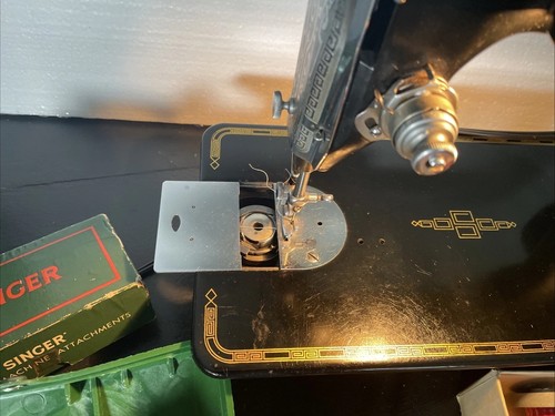 Vintage Singer 201 Nähmaschine 1938 Serie # AE803902 mit Aufsätzen - Bild 6 von 17