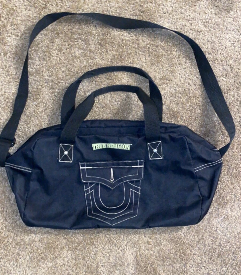 Bolsa de viagem True Religion de lona preta e ótimo estado - Imagem 2 de 4