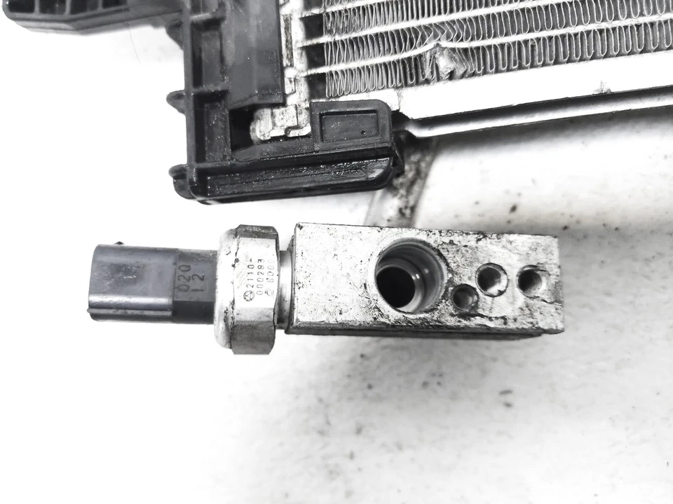 2012-2015 Mercedes-Benz C250 Ac A/C Air Conditioning Condenser 204-500-06-54 - Image 3 of 4