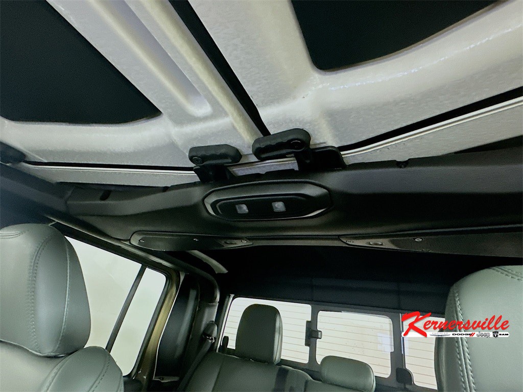 2025 Jeep Gladiator Mojave X 4WD 4dr Pickup Truck Leather Heated Seats