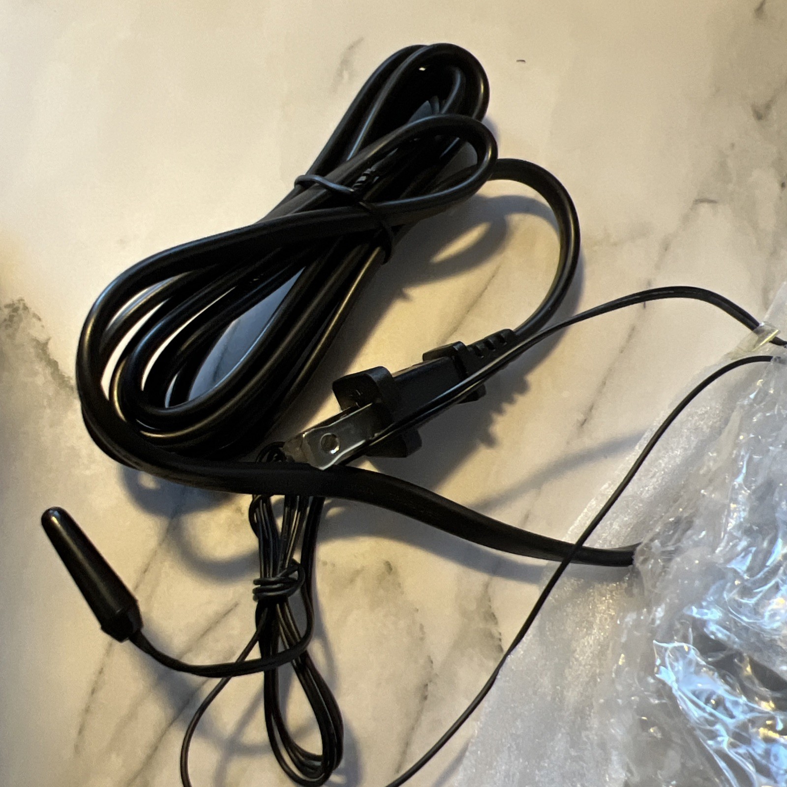 Magnasonic Time Projection Alarm Clock Radio with Battery Backup & Dual Alarm