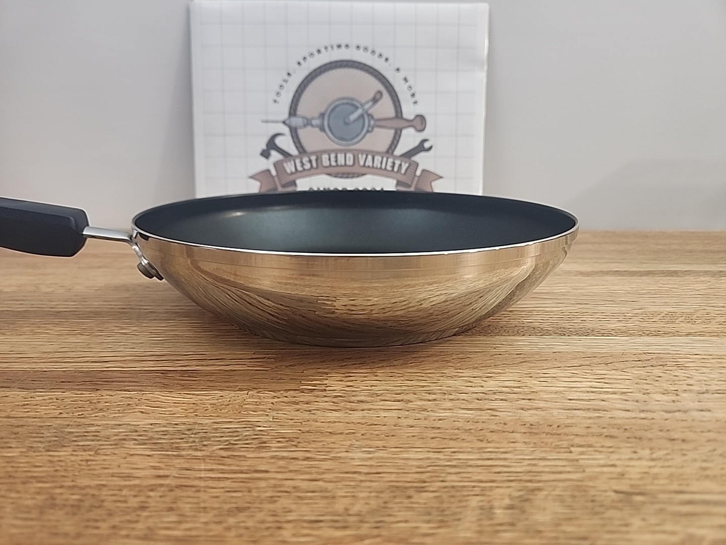 RARE TUPPERWARE TUPPER CHEF, 24cm / 9-1/2" DIAMETER SKILLET, FRYING PAN, USA