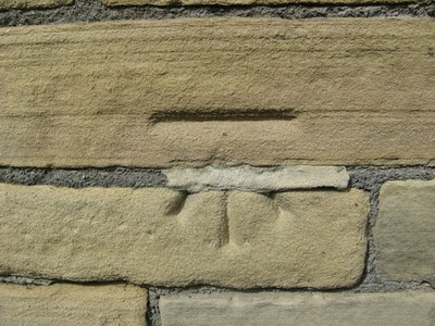 Foto 6x4 Einheitsgröße Schnitt Benchmark auf Clifton Lodge Guest House, Kirkgate Shipley c2017