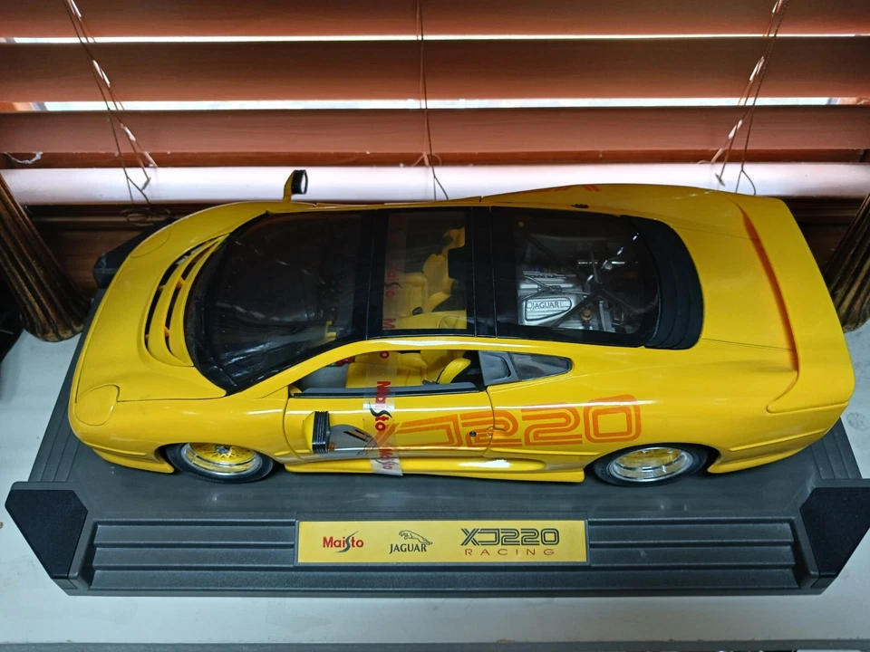Yellow Maisto 1:12 #33201 Jaguar XJ220 1992 Car Model in Original Box - Image 2 of 4