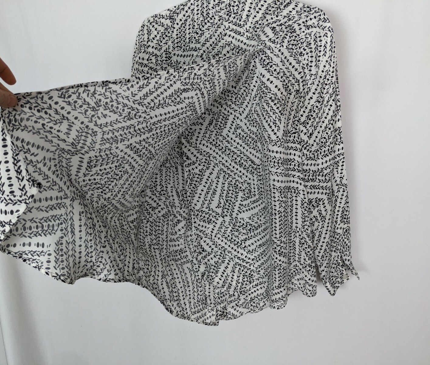 Cabi Printed Leaf Blouse 3255 Split Back Button U… - image 10