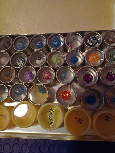 Bindi Assorted Lot In Metal Case 35 Assorted Bindi Lot - Picture 3 of 12