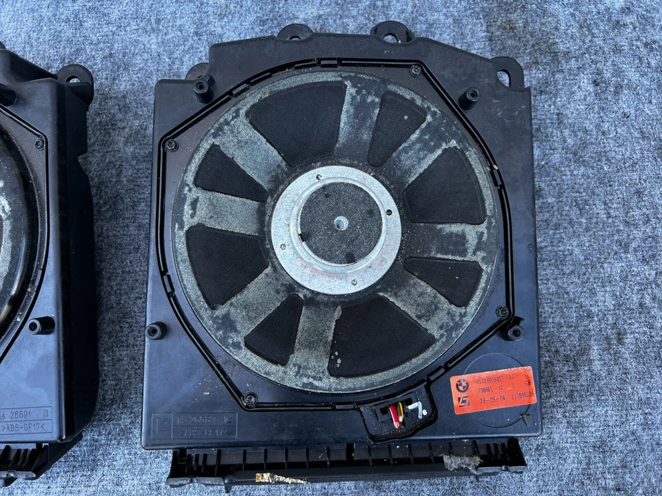 JUEGO DE ALTAVOCES WOOFER DEBAJO DEL ASIENTO IZQUIERDO DERECHO BMW 645CI 650 M6 (2004-2010) OEM Foto 2 de 4