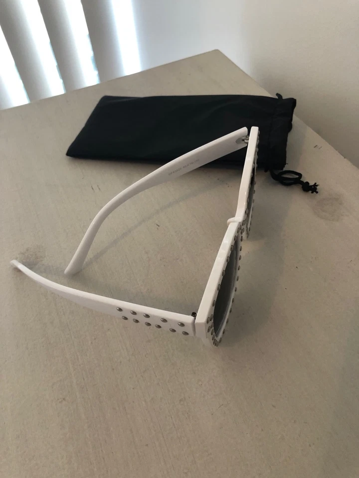 Gafas de sol blancas sin marca al por menor $100 Foto 3 de 4