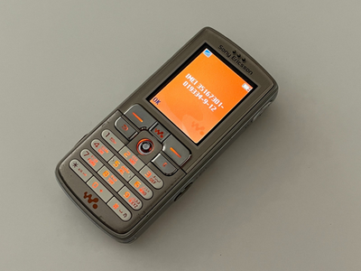 Original Sony Ericsson W700i - 34 MB - Gold (Unlocked) Walkman GSM