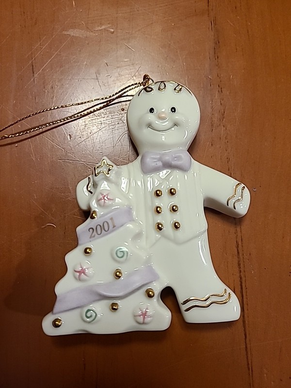 Lenox Classic The Sweetest Christmas 2001 Annual Gingerbread Ornament