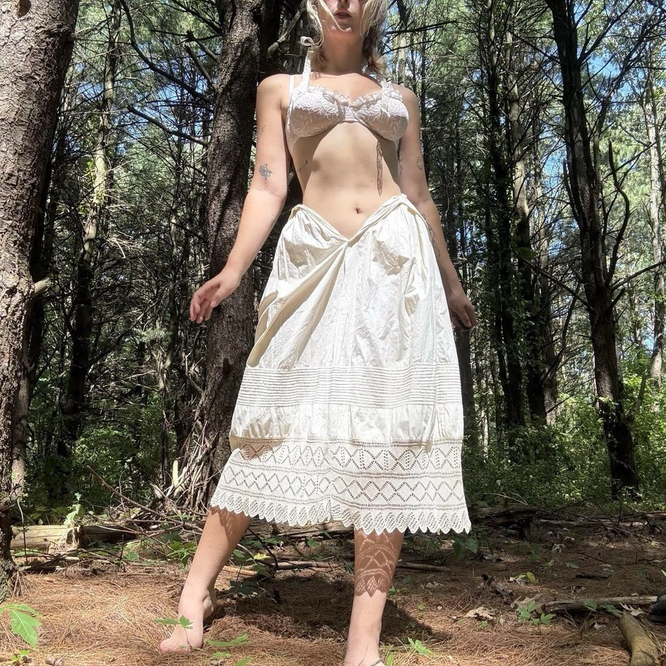 Antigua enagua de encaje de ganchillo Foto 2 de 4