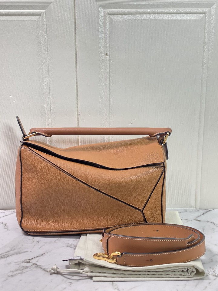 Authentic Loewe Puzzle Medium Tan Grained Leather Gold HW Top Handle Shoulder