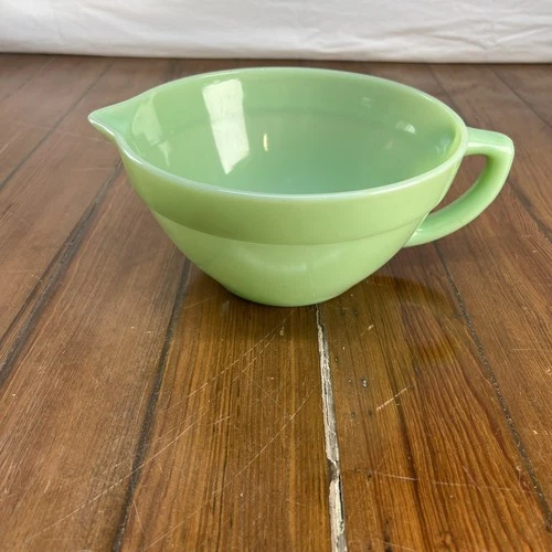 VTG Jadeite Batter Bowl Pour Spout & Handle Fire-King Anchor Hocking Milk Glass