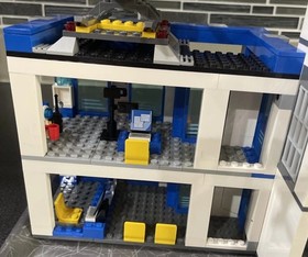 LEGO CITY: Police Station (60047) Complete  No Box No Instructions