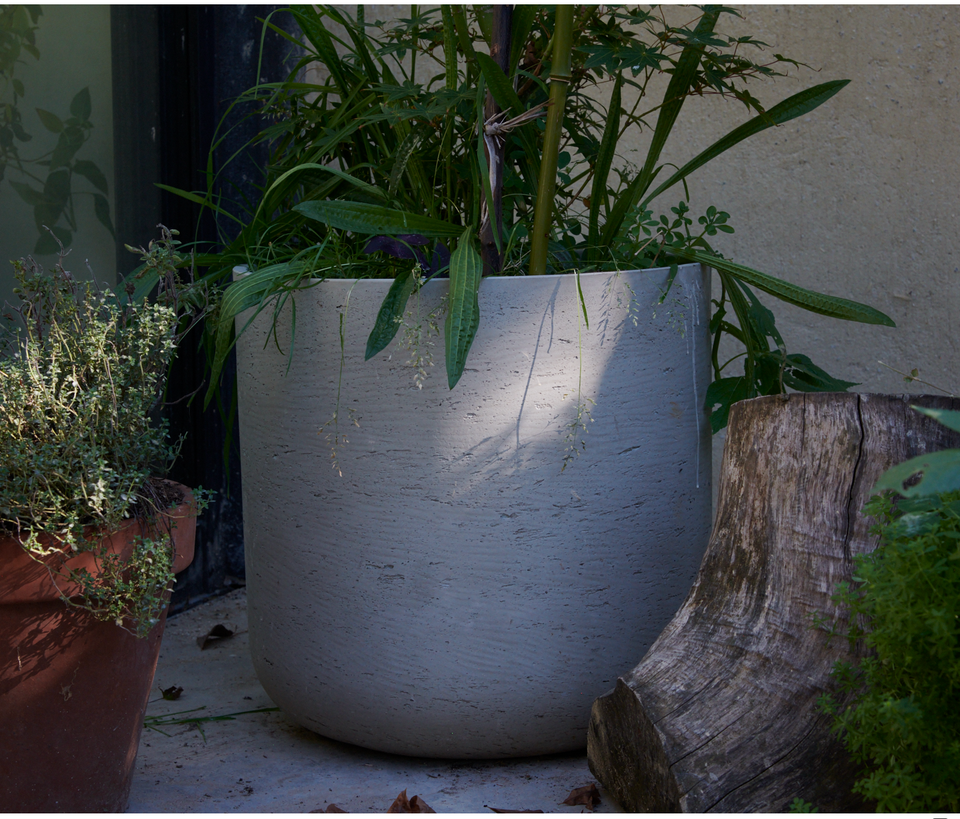 Extra large grey concrete look plant pot (with drainage hole) Ø 44cm