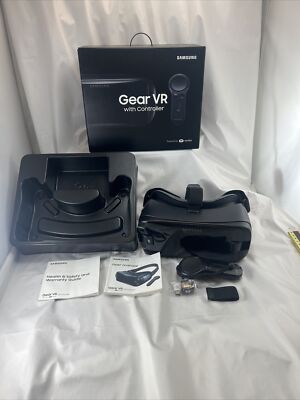 Samsung Gear VR with Controller Powered by Oculus SM-R324 W/manual And Box