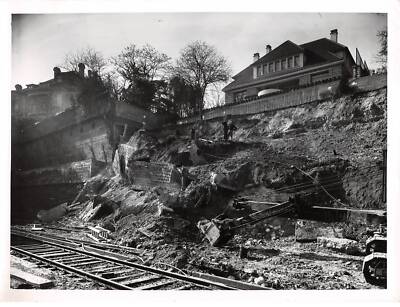 Pressefoto.ALE10037.24x18 cm ca.Zug. Böschungsrutsch.1951.St Clou