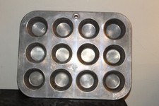 Vintage Wear Ever Muffin Aluminum Pan - Made in USA - 12 count
