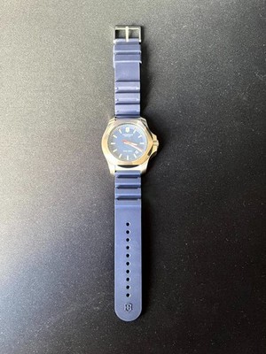 Victorinox INOX 241688.1 Herrenuhr 43mm 20 ATM Quarz blau Full Set Top Zustand